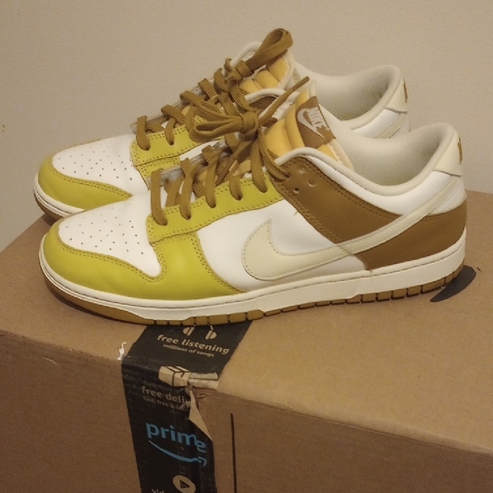 Nike Men's White and Tan Sneakers